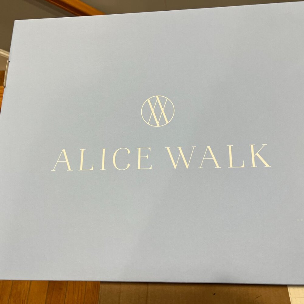 Alice Walk “The Cape” – Timeless Wool Cape - Picture 4 of 9